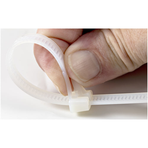 StarTech.com 5"(12cm) Reusable Cable Ties - 1/4"(7mm) wide, 1-1/8"(30mm) Bundle Dia. 50lb(22kg) Tensile Strength, Releasable Nylon Ties, Indoor/Outdoor, 94V-2/UL Listed, 100 Pack - White - TAA